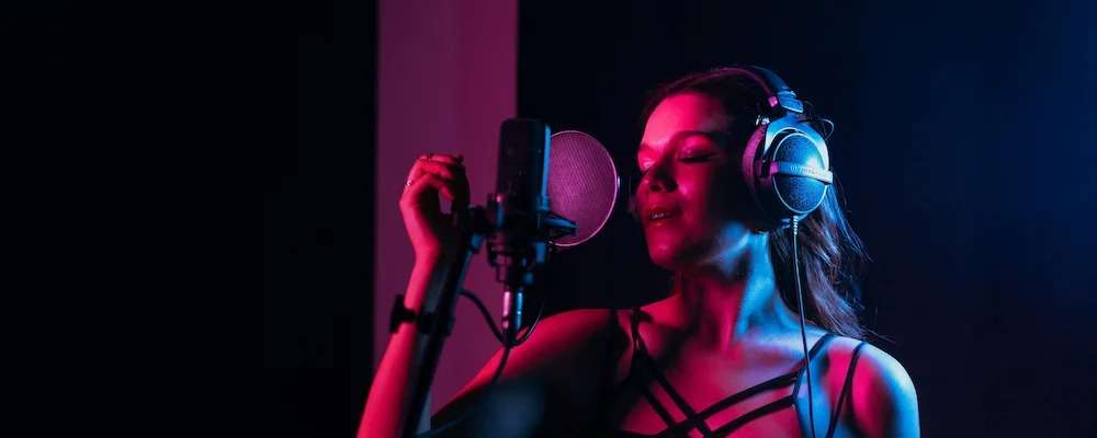 12 Best Microphones for Singers: Top Picks by Voice